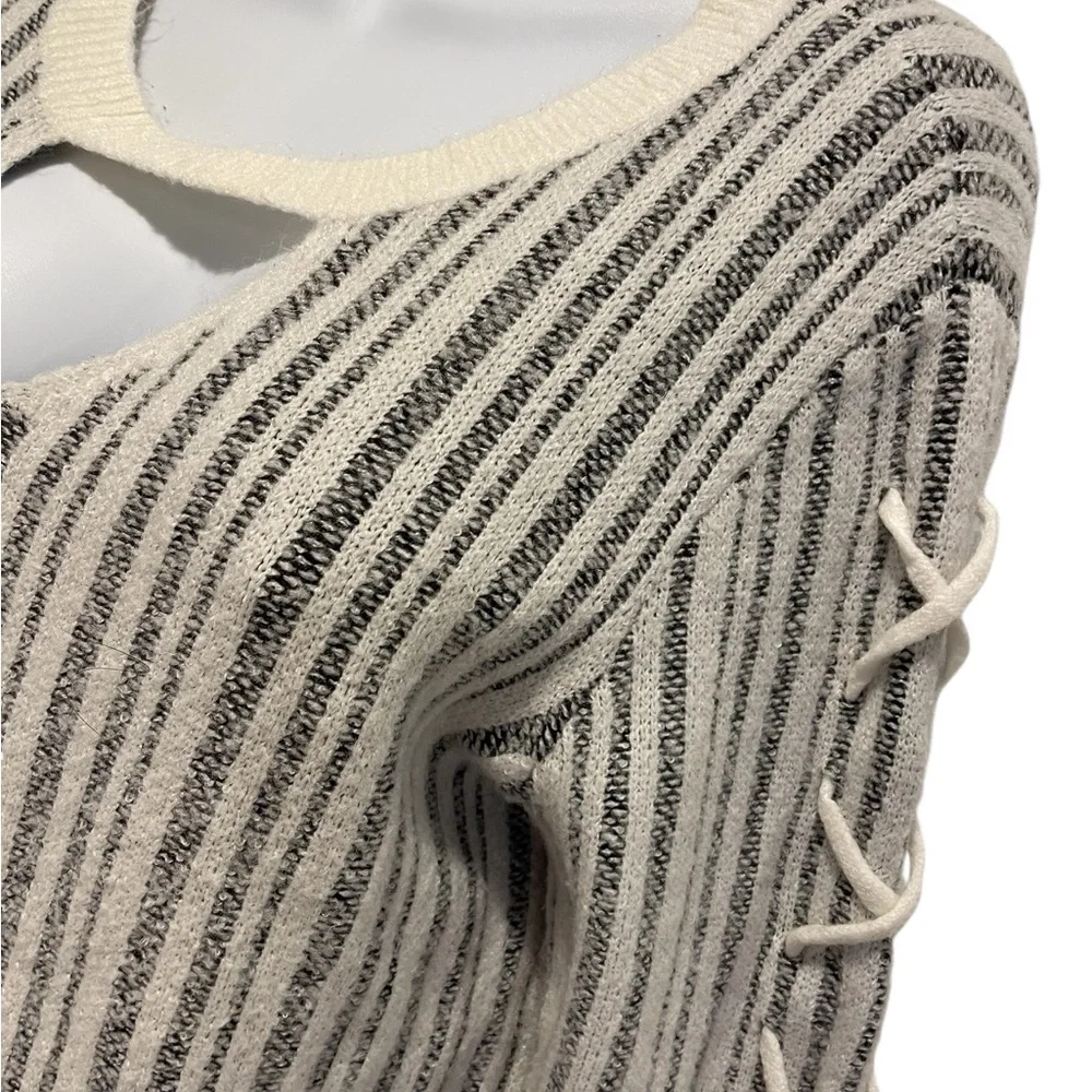 ROCK & REPUBLIC Women’s Striped Long Sleeve Sweater Size Medium - Picture 5 of 15